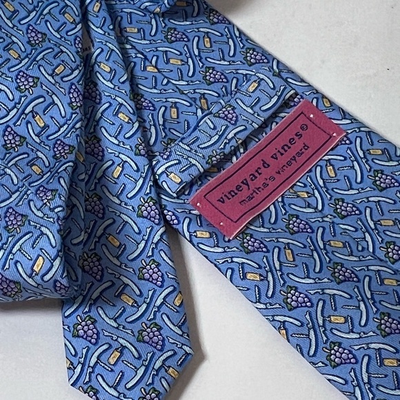 Vineyard Vines Blue and Purple Grape and Wine Napa Valley Patterned Silk Tie - Picture 8 of 8